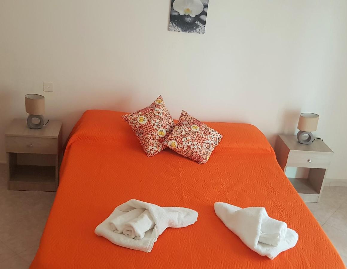 B&B La Costa Di Naxos Giardini Naxos Bagian luar foto