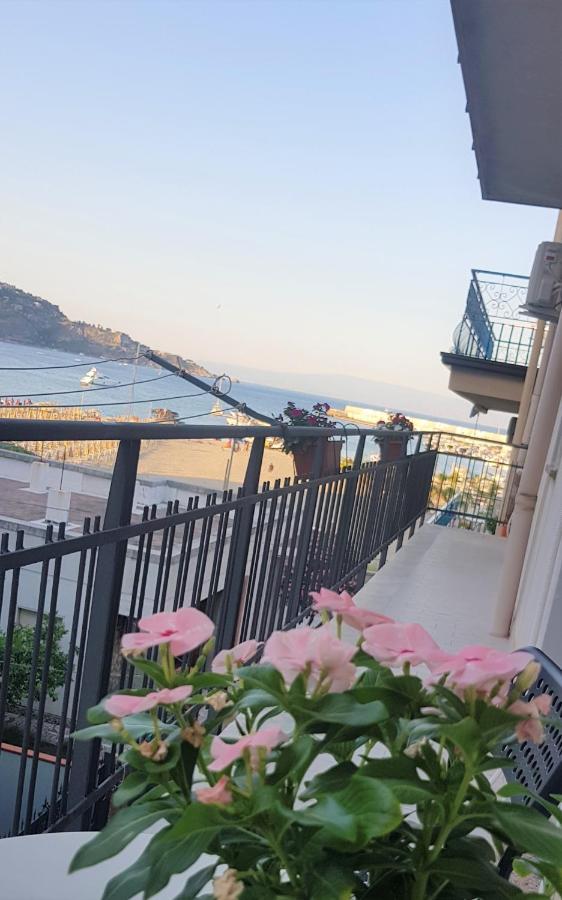 B&B La Costa Di Naxos Giardini Naxos Bagian luar foto